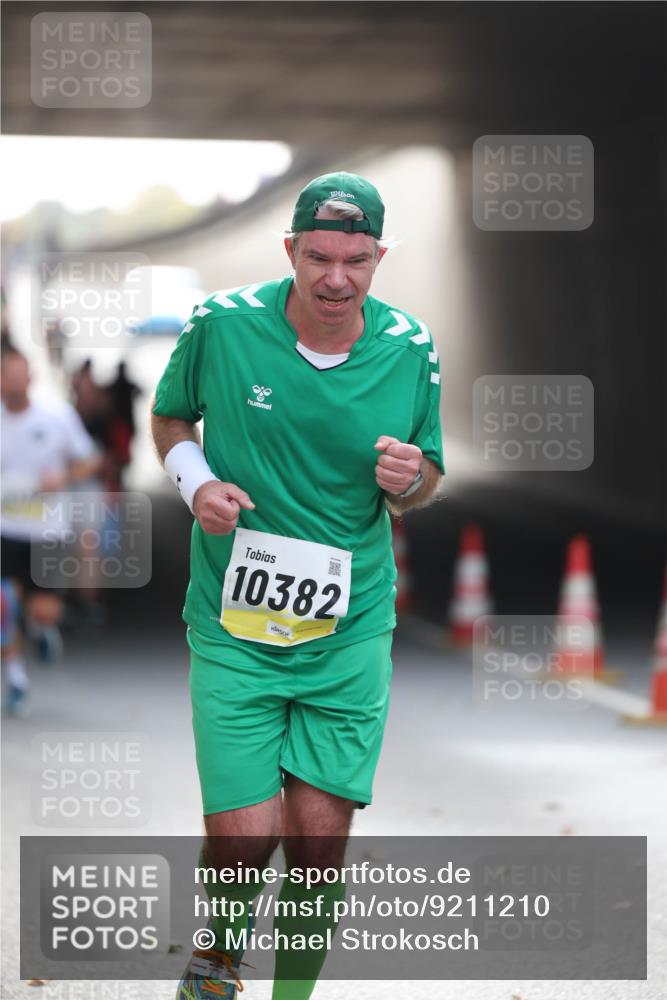 05.10.2025 - 20. swb-Marathon Bremen Michael Strokosch http://msf.ph/oto/9211210 05.10.2025 10:42:46 Laufen 10382 meine-sportfotos.de
