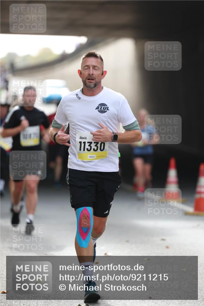05.10.2025 - 20. swb-Marathon Bremen Michael Strokosch http://msf.ph/oto/9211215 05.10.2025 10:42:50 Laufen 11330 meine-sportfotos.de