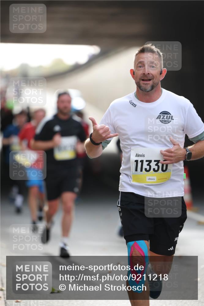05.10.2025 - 20. swb-Marathon Bremen Michael Strokosch http://msf.ph/oto/9211218 05.10.2025 10:42:50 Laufen 11330 meine-sportfotos.de