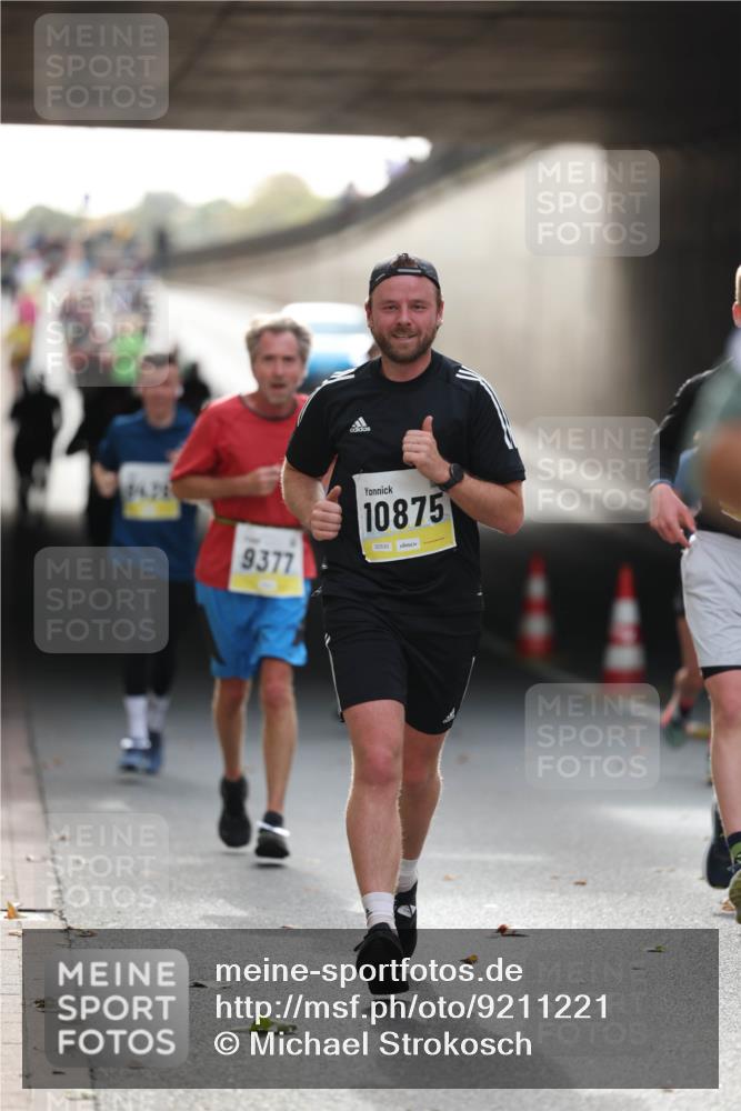 05.10.2025 - 20. swb-Marathon Bremen Michael Strokosch http://msf.ph/oto/9211221 05.10.2025 10:42:51 Laufen 9377, 10875, 02530 meine-sportfotos.de