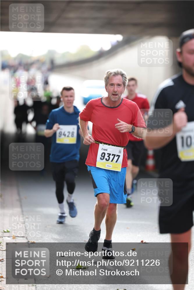 05.10.2025 - 20. swb-Marathon Bremen Michael Strokosch http://msf.ph/oto/9211226 05.10.2025 10:42:53 Laufen 9428, 9377, 10 meine-sportfotos.de