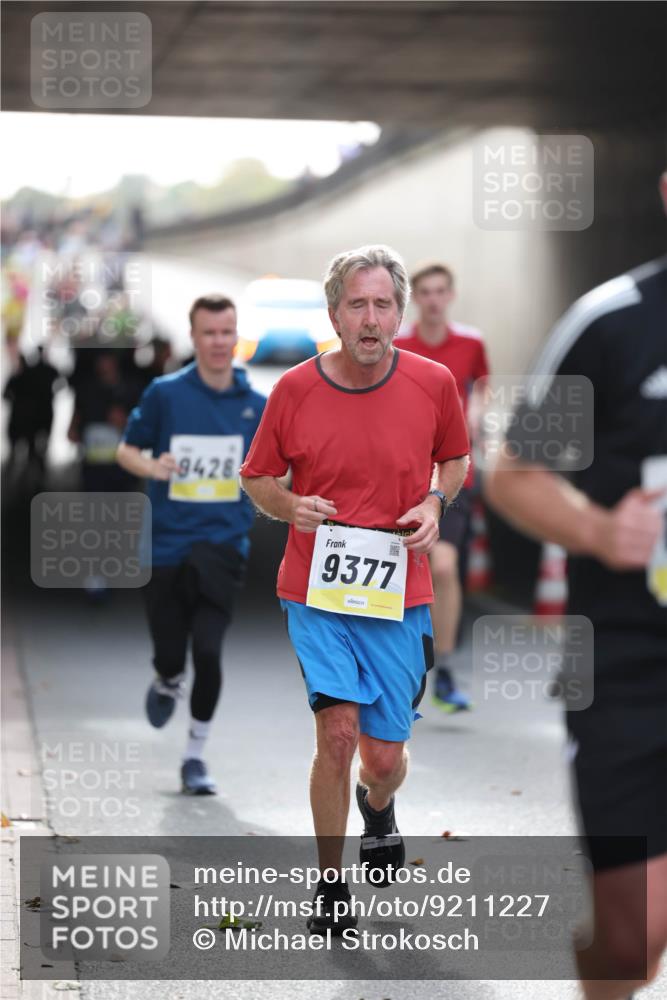 05.10.2025 - 20. swb-Marathon Bremen Michael Strokosch http://msf.ph/oto/9211227 05.10.2025 10:42:53 Laufen 8428, 9377 meine-sportfotos.de