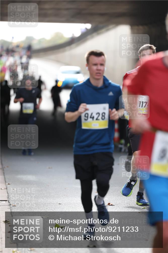 05.10.2025 - 20. swb-Marathon Bremen Michael Strokosch http://msf.ph/oto/9211233 05.10.2025 10:42:55 Laufen 9428, 117, 02375 meine-sportfotos.de