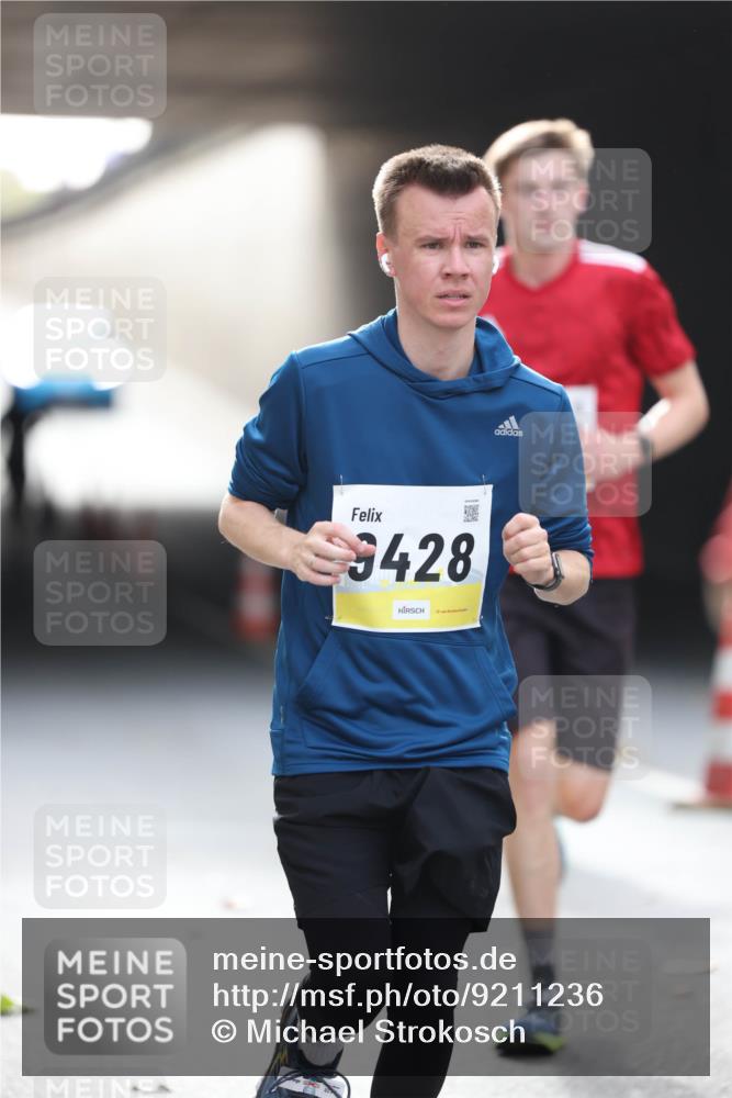 05.10.2025 - 20. swb-Marathon Bremen Michael Strokosch http://msf.ph/oto/9211236 05.10.2025 10:42:56 Laufen 3428 meine-sportfotos.de