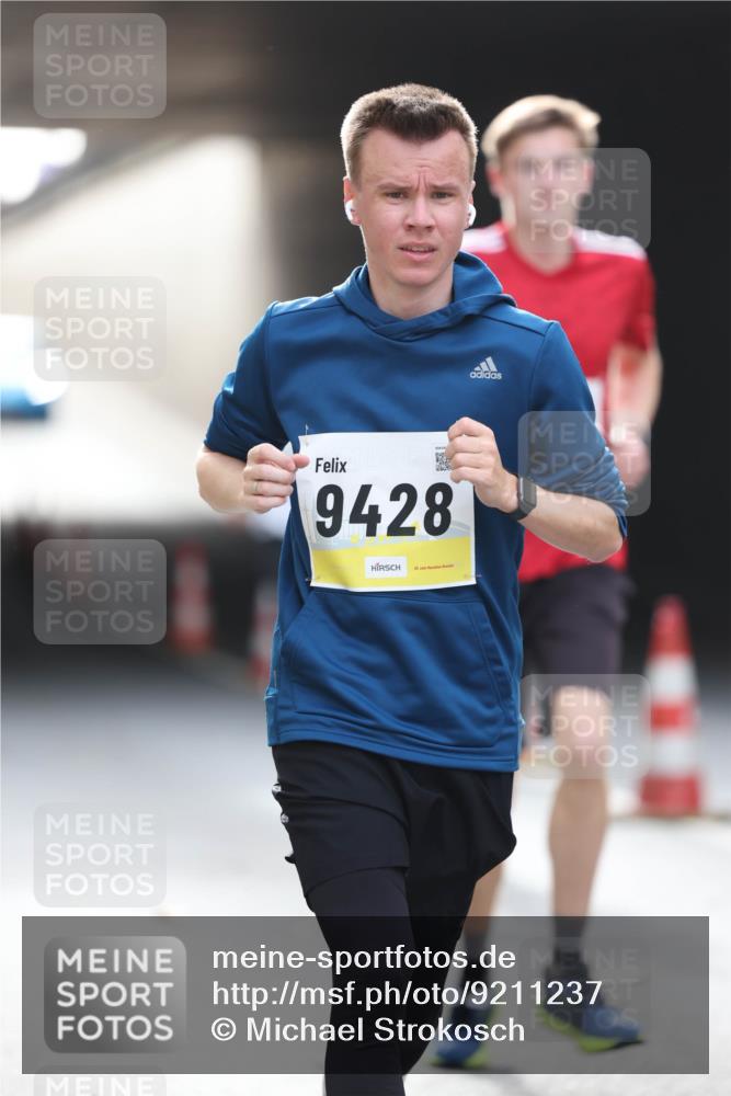 05.10.2025 - 20. swb-Marathon Bremen Michael Strokosch http://msf.ph/oto/9211237 05.10.2025 10:42:56 Laufen 9428 meine-sportfotos.de
