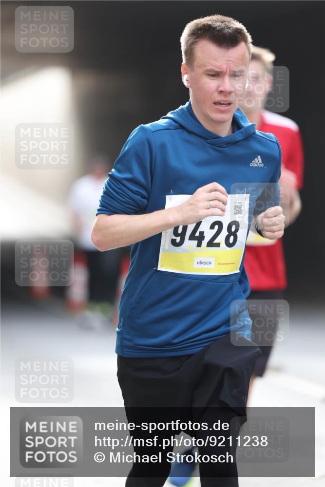 05.10.2025 - 20. swb-Marathon Bremen Michael Strokosch http://msf.ph/oto/9211238 05.10.2025 10:42:57 Laufen 9428 meine-sportfotos.de