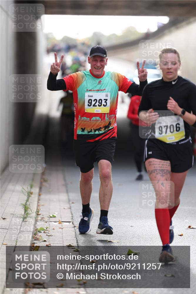 05.10.2025 - 20. swb-Marathon Bremen Michael Strokosch http://msf.ph/oto/9211257 05.10.2025 10:43:08 Laufen 0, 9293, 9706 meine-sportfotos.de