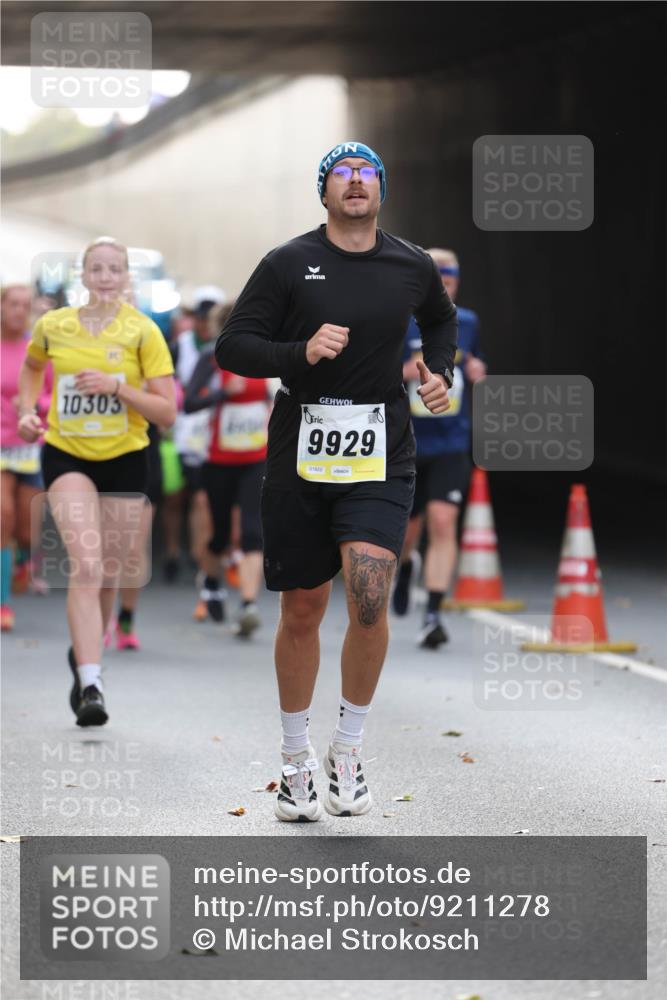 05.10.2025 - 20. swb-Marathon Bremen Michael Strokosch http://msf.ph/oto/9211278 05.10.2025 10:43:17 Laufen 10303, 9929, 01822 meine-sportfotos.de