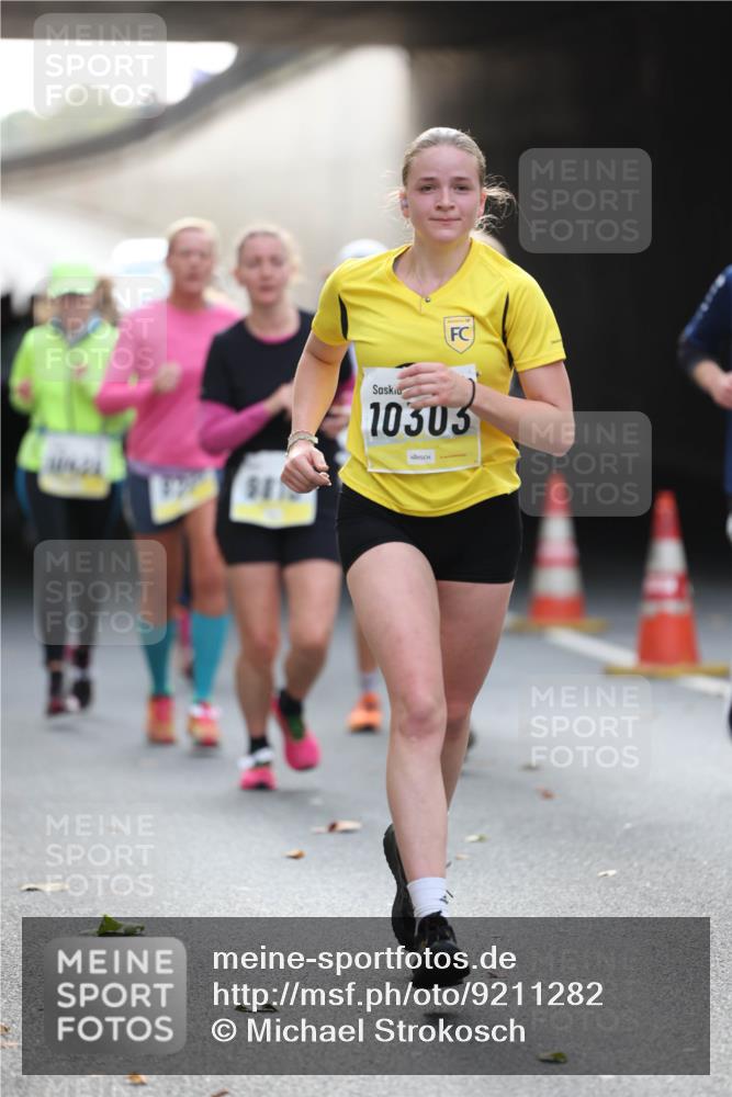 05.10.2025 - 20. swb-Marathon Bremen Michael Strokosch http://msf.ph/oto/9211282 05.10.2025 10:43:20 Laufen 10303 meine-sportfotos.de