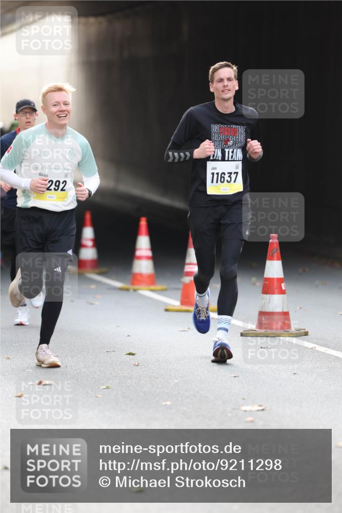 05.10.2025 - 20. swb-Marathon Bremen Michael Strokosch http://msf.ph/oto/9211298 05.10.2025 10:43:27 Laufen 292, 11637 meine-sportfotos.de