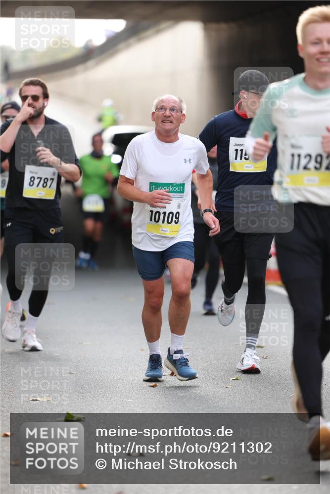 05.10.2025 - 20. swb-Marathon Bremen Michael Strokosch http://msf.ph/oto/9211302 05.10.2025 10:43:29 Laufen 9, 8787, 10109, 115, 11292 meine-sportfotos.de