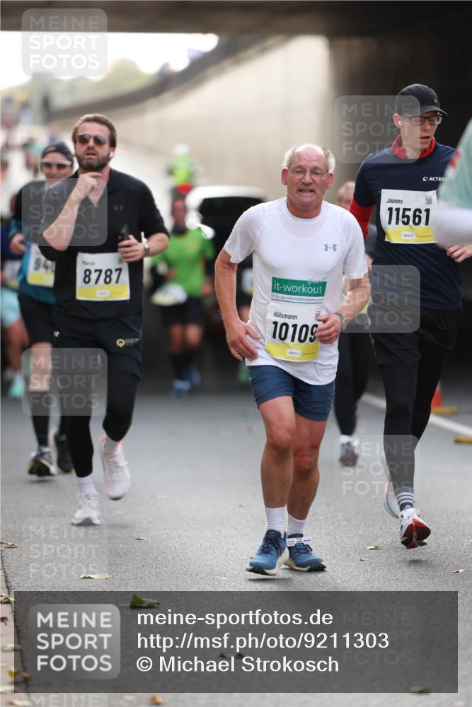 05.10.2025 - 20. swb-Marathon Bremen Michael Strokosch http://msf.ph/oto/9211303 05.10.2025 10:43:29 Laufen 941, 8787, 10109, 11561 meine-sportfotos.de