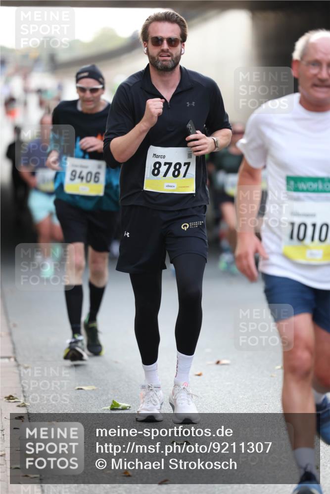 05.10.2025 - 20. swb-Marathon Bremen Michael Strokosch http://msf.ph/oto/9211307 05.10.2025 10:43:30 Laufen 9406, 8787, 1010 meine-sportfotos.de