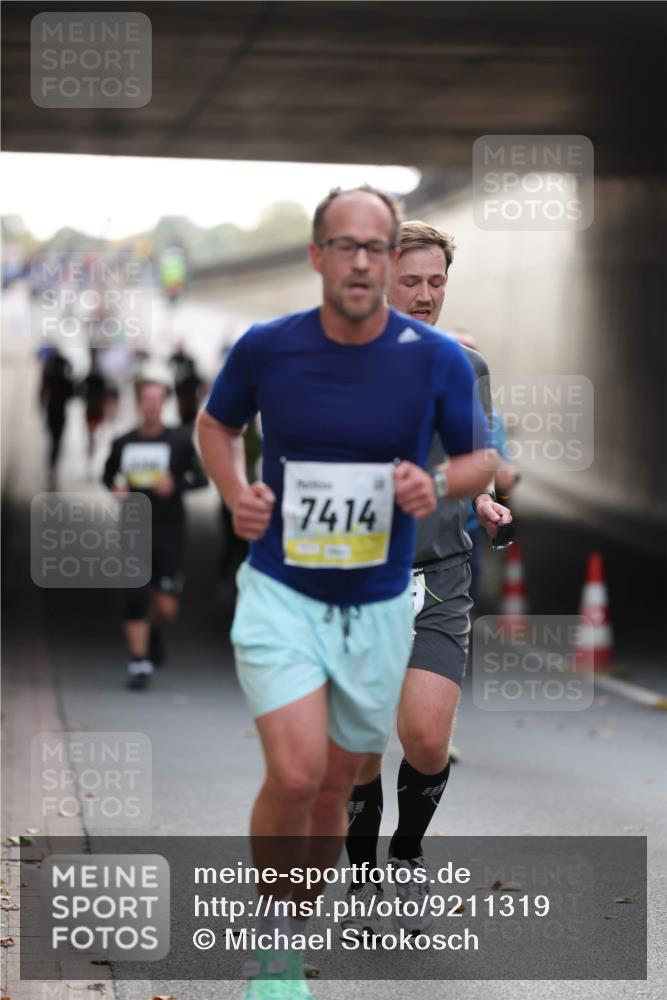 05.10.2025 - 20. swb-Marathon Bremen Michael Strokosch http://msf.ph/oto/9211319 05.10.2025 10:43:36 Laufen 7414 meine-sportfotos.de