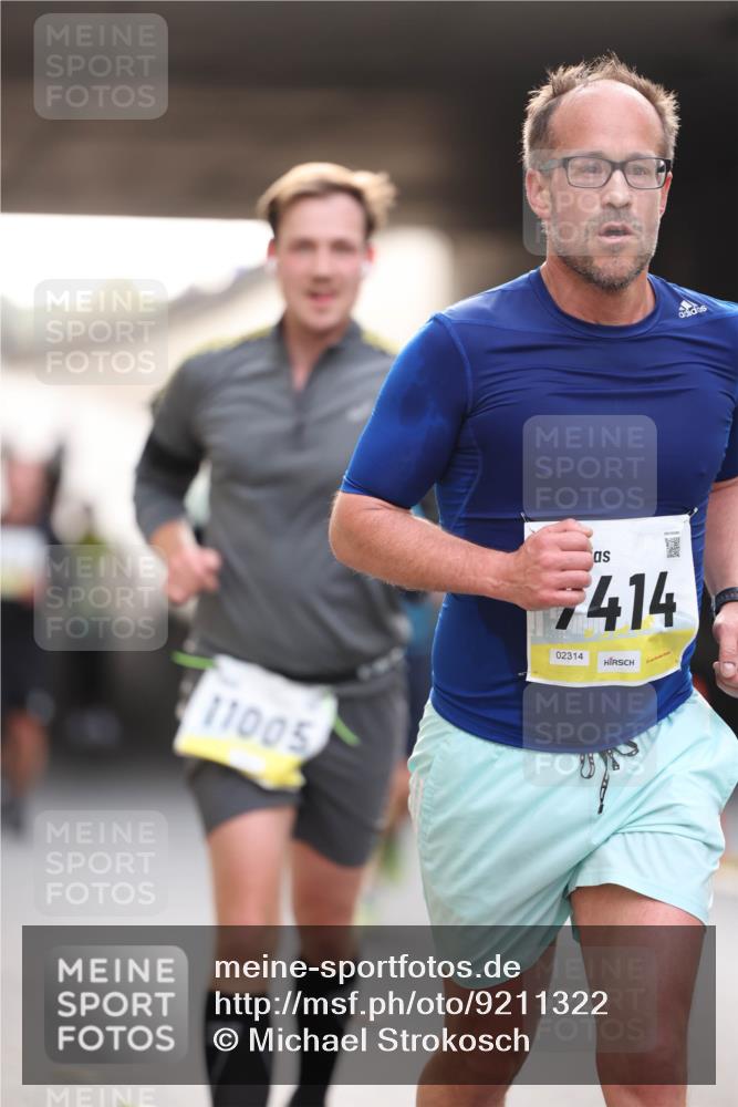 05.10.2025 - 20. swb-Marathon Bremen Michael Strokosch http://msf.ph/oto/9211322 05.10.2025 10:43:37 Laufen 11005, 7414, 02314 meine-sportfotos.de