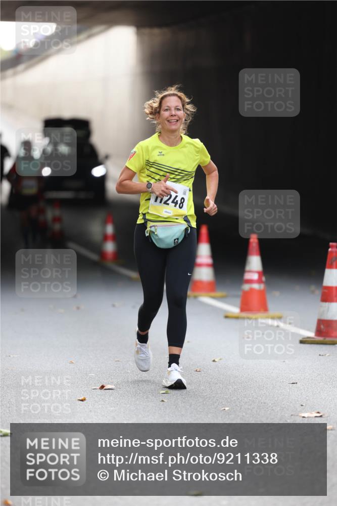 05.10.2025 - 20. swb-Marathon Bremen Michael Strokosch http://msf.ph/oto/9211338 05.10.2025 10:43:45 Laufen 248 meine-sportfotos.de
