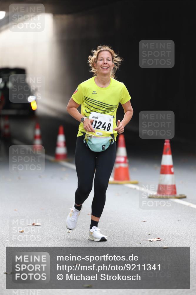 05.10.2025 - 20. swb-Marathon Bremen Michael Strokosch http://msf.ph/oto/9211341 05.10.2025 10:43:46 Laufen 1248 meine-sportfotos.de