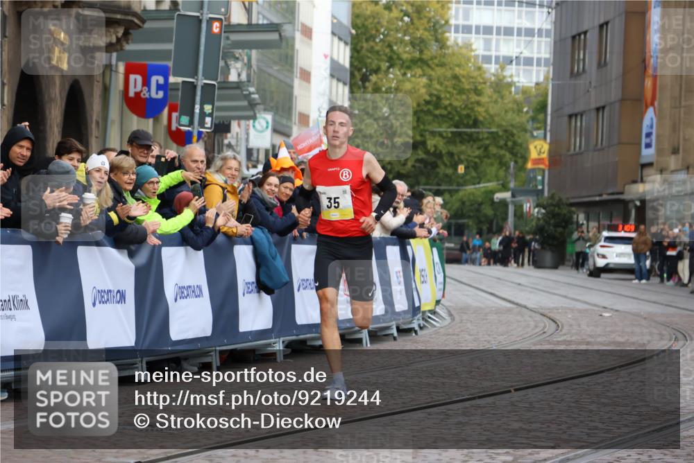 05.10.2025 - 20. swb-Marathon Bremen Strokosch-Dieckow http://msf.ph/oto/9219244 05.10.2025 10:27:05 Ziel 35 meine-sportfotos.de