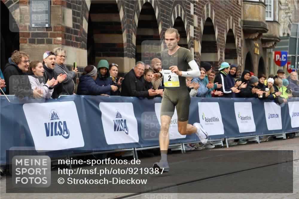 05.10.2025 - 20. swb-Marathon Bremen Strokosch-Dieckow http://msf.ph/oto/9219387 05.10.2025 10:28:32 Ziel 2 meine-sportfotos.de