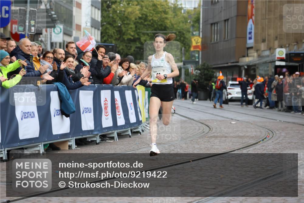05.10.2025 - 20. swb-Marathon Bremen Strokosch-Dieckow http://msf.ph/oto/9219422 05.10.2025 10:30:13 Ziel 11 meine-sportfotos.de