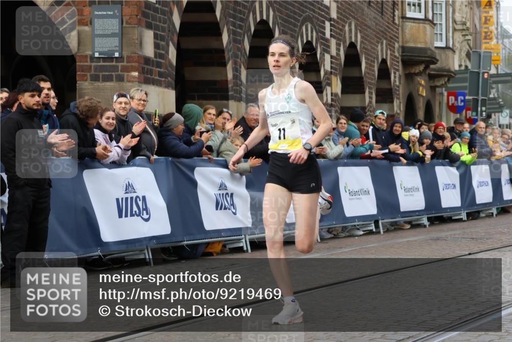 05.10.2025 - 20. swb-Marathon Bremen Strokosch-Dieckow http://msf.ph/oto/9219469 05.10.2025 10:30:16 Ziel 11 meine-sportfotos.de