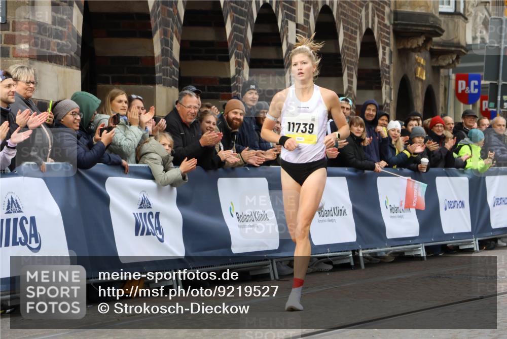 05.10.2025 - 20. swb-Marathon Bremen Strokosch-Dieckow http://msf.ph/oto/9219527 05.10.2025 10:30:50 Ziel  meine-sportfotos.de