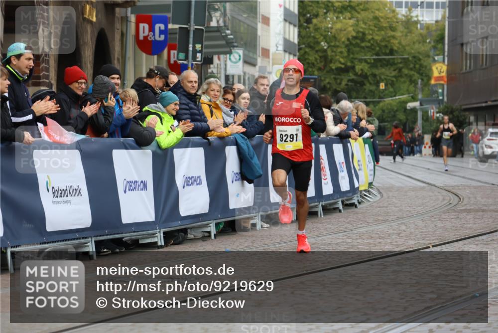 05.10.2025 - 20. swb-Marathon Bremen Strokosch-Dieckow http://msf.ph/oto/9219629 05.10.2025 10:31:45 Ziel 9291 meine-sportfotos.de
