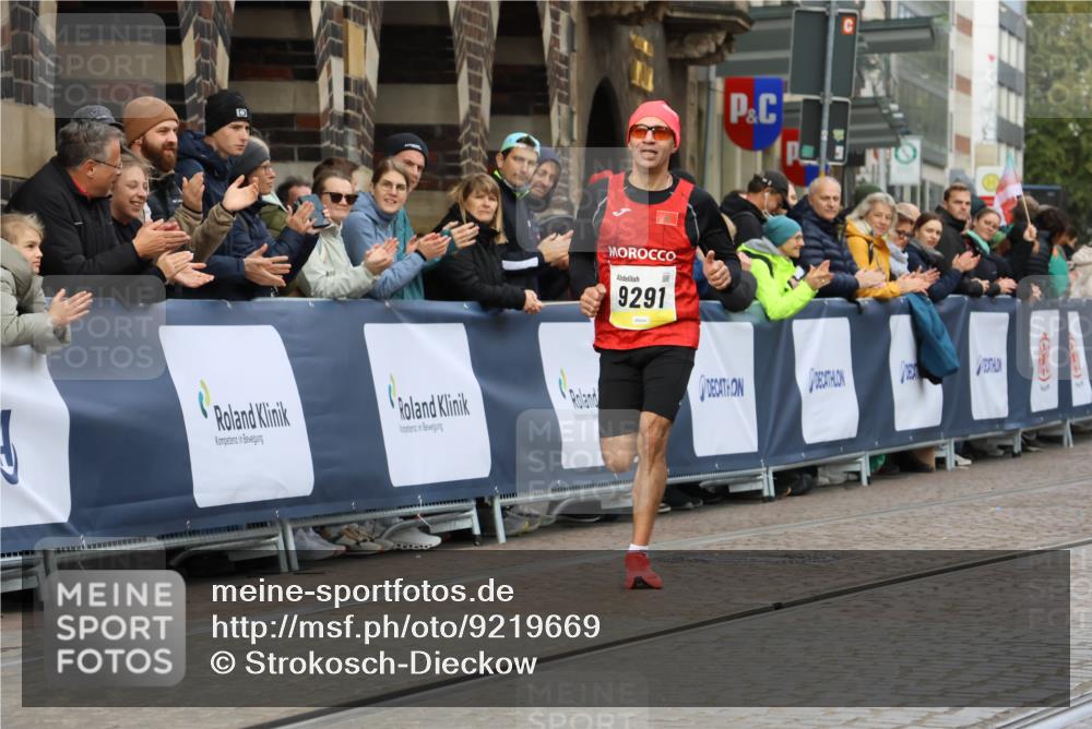 05.10.2025 - 20. swb-Marathon Bremen Strokosch-Dieckow http://msf.ph/oto/9219669 05.10.2025 10:31:46 Ziel 9291 meine-sportfotos.de