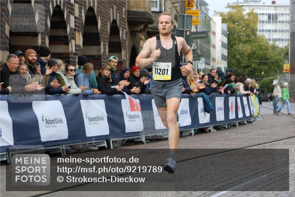 05.10.2025 - 20. swb-Marathon Bremen Strokosch-Dieckow http://msf.ph/oto/9219789 05.10.2025 10:32:00 Ziel 11201 meine-sportfotos.de