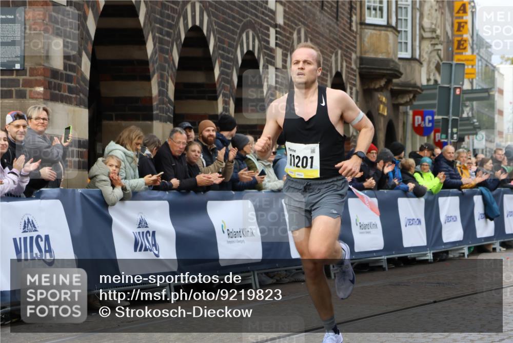 05.10.2025 - 20. swb-Marathon Bremen Strokosch-Dieckow http://msf.ph/oto/9219823 05.10.2025 10:32:00 Ziel 11201 meine-sportfotos.de