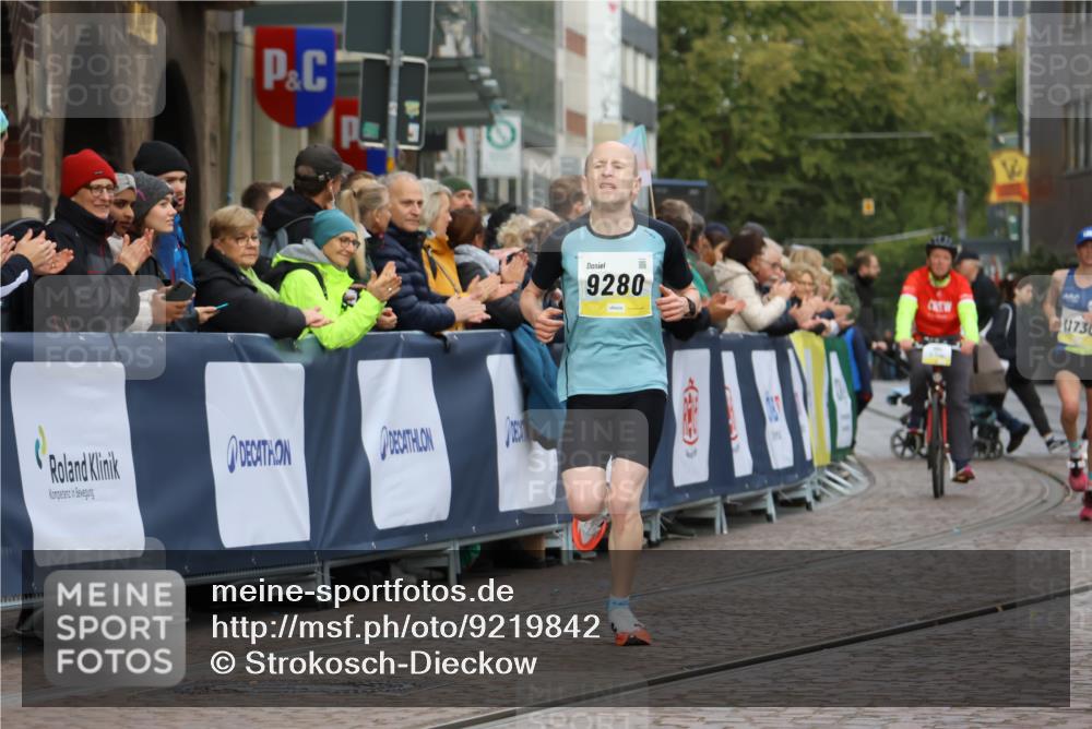 05.10.2025 - 20. swb-Marathon Bremen Strokosch-Dieckow http://msf.ph/oto/9219842 05.10.2025 10:32:34 Ziel 9280, 11730 meine-sportfotos.de
