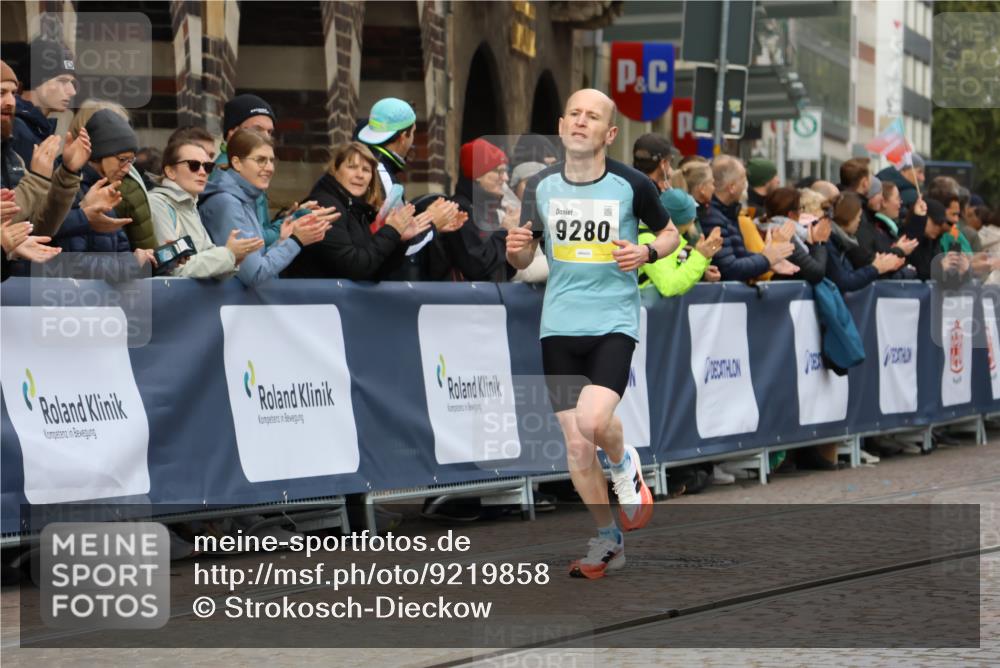05.10.2025 - 20. swb-Marathon Bremen Strokosch-Dieckow http://msf.ph/oto/9219858 05.10.2025 10:32:34 Ziel 9280, 11730 meine-sportfotos.de