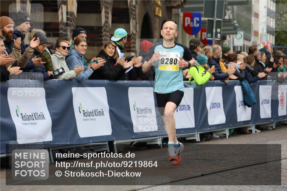 05.10.2025 - 20. swb-Marathon Bremen Strokosch-Dieckow http://msf.ph/oto/9219864 05.10.2025 10:32:35 Ziel 9280, 11730 meine-sportfotos.de