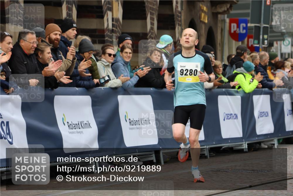 05.10.2025 - 20. swb-Marathon Bremen Strokosch-Dieckow http://msf.ph/oto/9219889 05.10.2025 10:32:35 Ziel 9280, 11730 meine-sportfotos.de