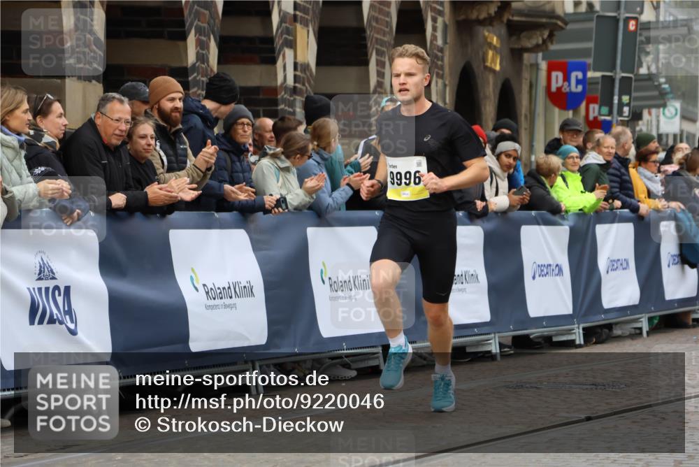 05.10.2025 - 20. swb-Marathon Bremen Strokosch-Dieckow http://msf.ph/oto/9220046 05.10.2025 10:32:49 Ziel 9996 meine-sportfotos.de