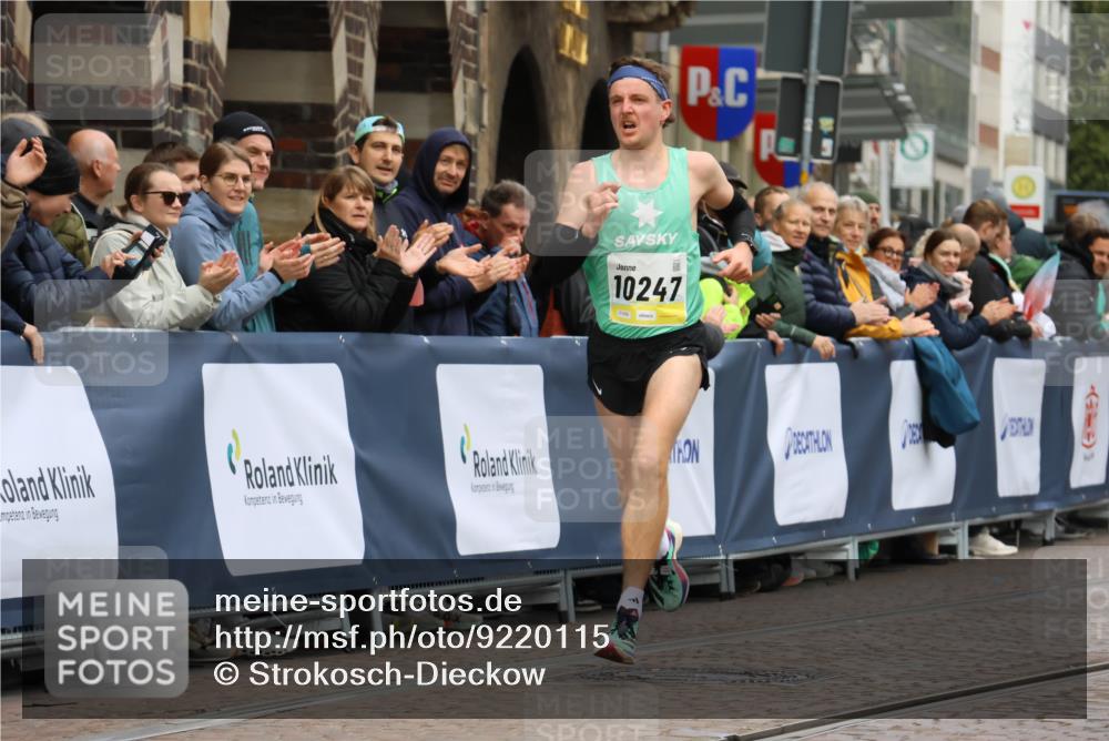 05.10.2025 - 20. swb-Marathon Bremen Strokosch-Dieckow http://msf.ph/oto/9220115 05.10.2025 10:33:33 Ziel 10247 meine-sportfotos.de