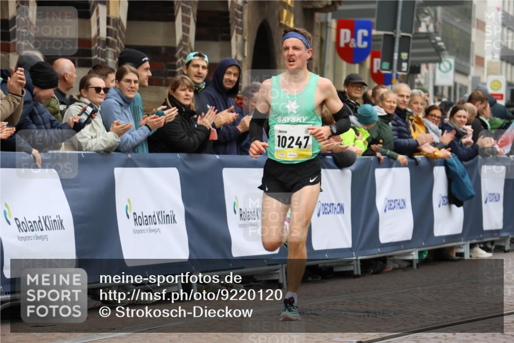 05.10.2025 - 20. swb-Marathon Bremen Strokosch-Dieckow http://msf.ph/oto/9220120 05.10.2025 10:33:34 Ziel 10247 meine-sportfotos.de