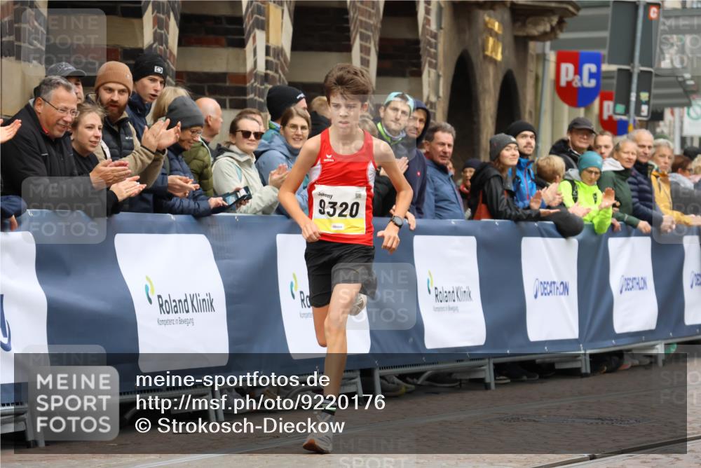 05.10.2025 - 20. swb-Marathon Bremen Strokosch-Dieckow http://msf.ph/oto/9220176 05.10.2025 10:33:50 Ziel 9320 meine-sportfotos.de