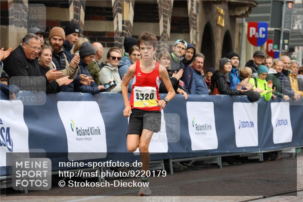 05.10.2025 - 20. swb-Marathon Bremen Strokosch-Dieckow http://msf.ph/oto/9220179 05.10.2025 10:33:50 Ziel 9320 meine-sportfotos.de