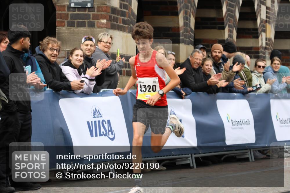 05.10.2025 - 20. swb-Marathon Bremen Strokosch-Dieckow http://msf.ph/oto/9220190 05.10.2025 10:33:51 Ziel 9320 meine-sportfotos.de