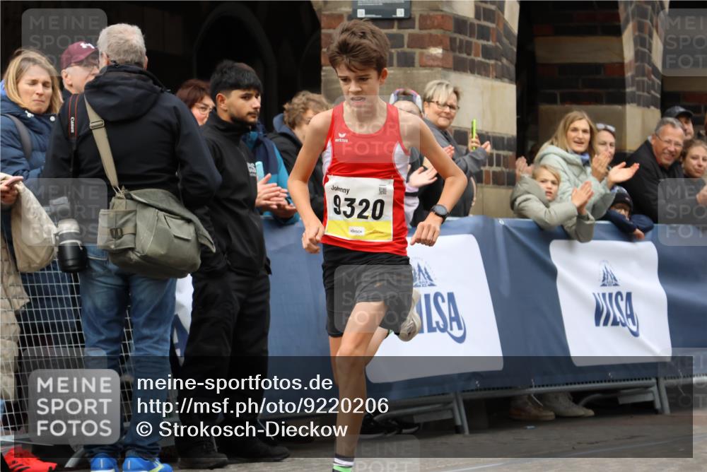 05.10.2025 - 20. swb-Marathon Bremen Strokosch-Dieckow http://msf.ph/oto/9220206 05.10.2025 10:33:51 Ziel 9320 meine-sportfotos.de