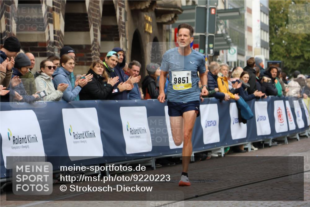05.10.2025 - 20. swb-Marathon Bremen Strokosch-Dieckow http://msf.ph/oto/9220223 05.10.2025 10:34:24 Ziel 9851 meine-sportfotos.de