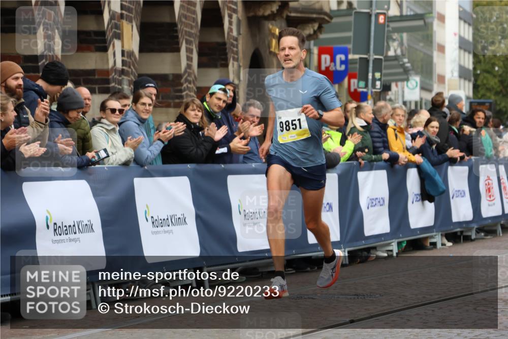 05.10.2025 - 20. swb-Marathon Bremen Strokosch-Dieckow http://msf.ph/oto/9220233 05.10.2025 10:34:24 Ziel 9851 meine-sportfotos.de