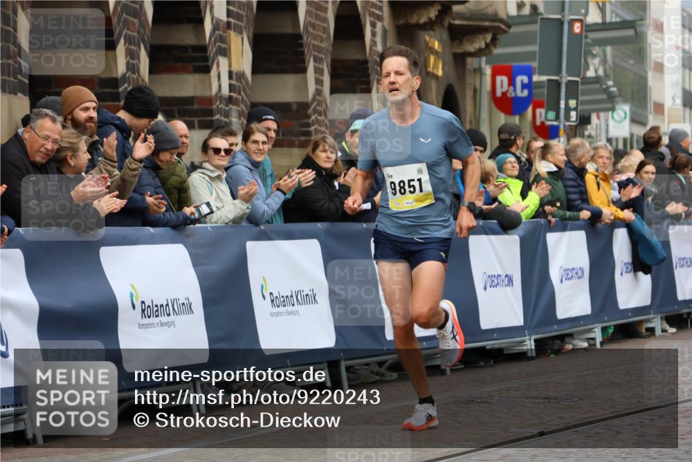 05.10.2025 - 20. swb-Marathon Bremen Strokosch-Dieckow http://msf.ph/oto/9220243 05.10.2025 10:34:25 Ziel 9851 meine-sportfotos.de