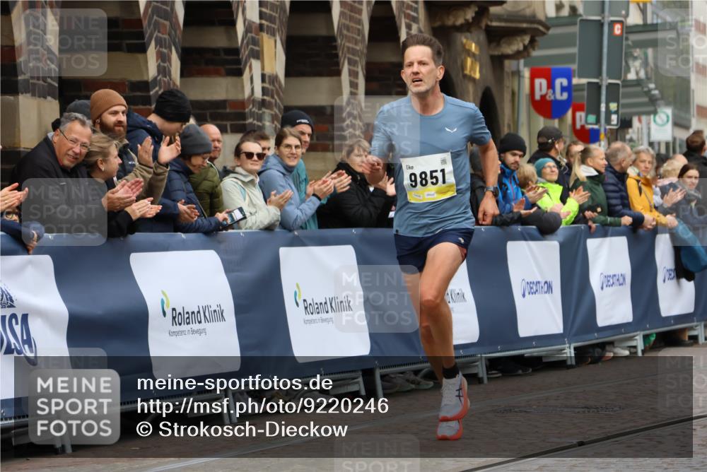 05.10.2025 - 20. swb-Marathon Bremen Strokosch-Dieckow http://msf.ph/oto/9220246 05.10.2025 10:34:25 Ziel 9851 meine-sportfotos.de