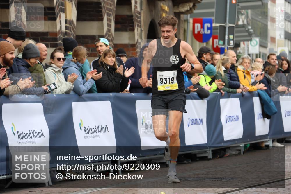 05.10.2025 - 20. swb-Marathon Bremen Strokosch-Dieckow http://msf.ph/oto/9220309 05.10.2025 10:34:38 Ziel 9319 meine-sportfotos.de