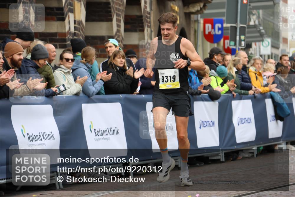 05.10.2025 - 20. swb-Marathon Bremen Strokosch-Dieckow http://msf.ph/oto/9220312 05.10.2025 10:34:38 Ziel 9319 meine-sportfotos.de