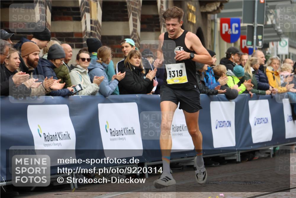 05.10.2025 - 20. swb-Marathon Bremen Strokosch-Dieckow http://msf.ph/oto/9220314 05.10.2025 10:34:38 Ziel 9319 meine-sportfotos.de