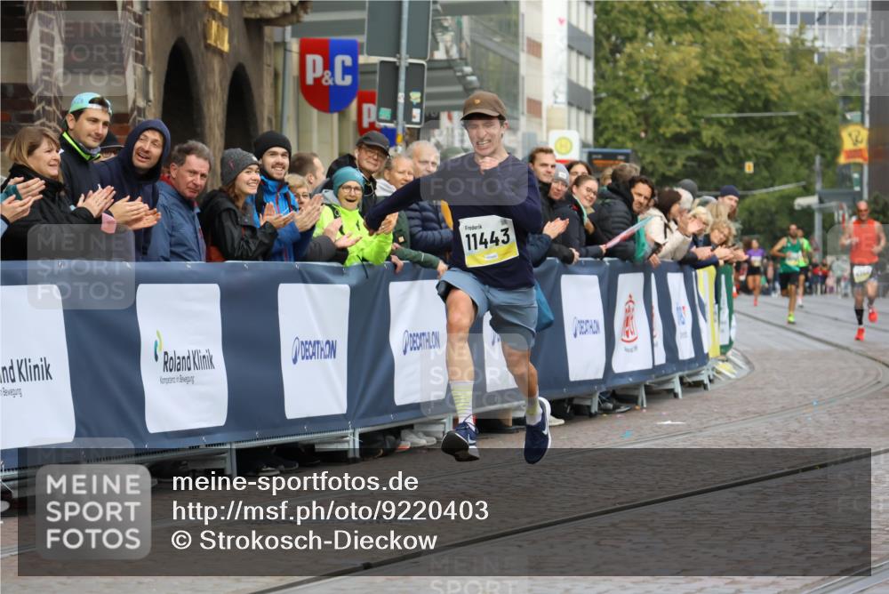 05.10.2025 - 20. swb-Marathon Bremen Strokosch-Dieckow http://msf.ph/oto/9220403 05.10.2025 10:35:13 Ziel 11443 meine-sportfotos.de