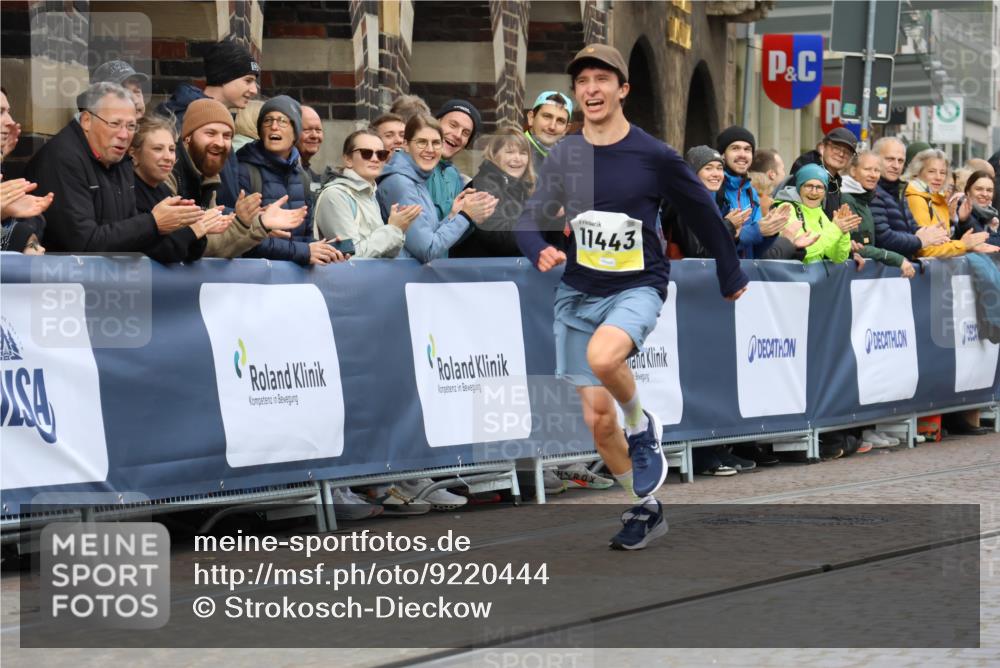 05.10.2025 - 20. swb-Marathon Bremen Strokosch-Dieckow http://msf.ph/oto/9220444 05.10.2025 10:35:14 Ziel 11443 meine-sportfotos.de